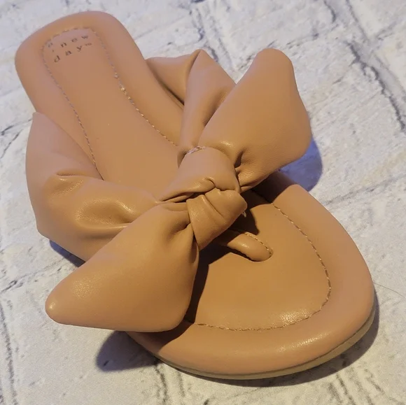 NWOT - A New Day Tan Puffy Sandals Sz 8.5 - Picture 3 of 8